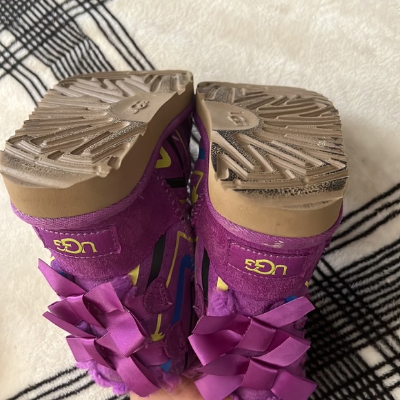 Children’s Size 6 UGG Boots - Picture 8 of 8